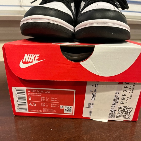 NIB Women’s Nike Dunk Pandas Size 6 - Picture 4 of 4